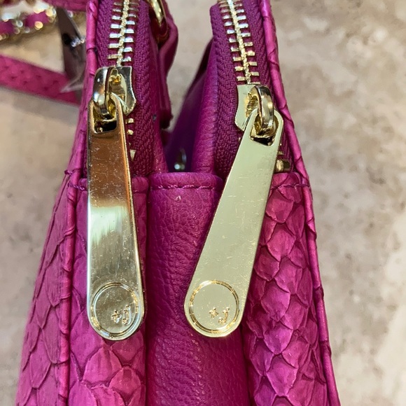 Crossbody bag gold chain faux alligator skin pink - Picture 9 of 16